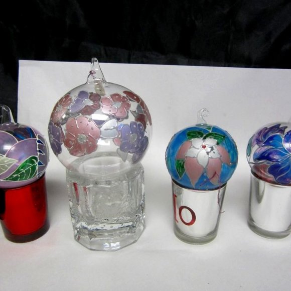 HAND PAINTED CLEAR BLOW GLASS ORNAMENTS W/FLORAL MOTIF EACH UNIQUE, SET OF 4 - Picture 1 of 12